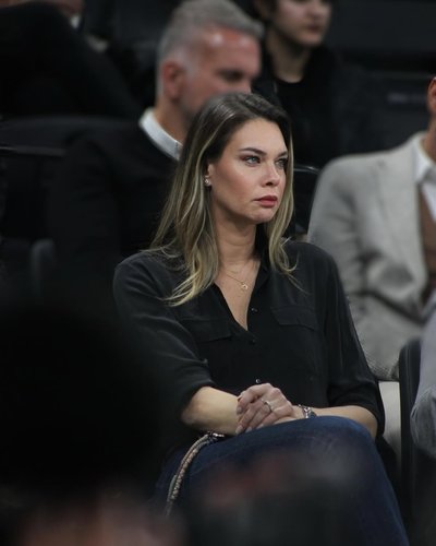 Турецька телеведуча Роксан Кунтер Турецька телеведуча Роксан Кунтер