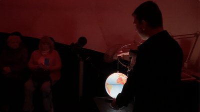 "Емоції зашкалюють": у планетарії на Черкащині проводять безоплатні "подорожі космосом" "Емоції зашкалюють": у планетарії на Черкащині проводять безоплатні "подорожі космосом"