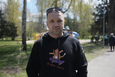 Сумські медики висадили бузок у парку Кожедуба у пам'ять про загиблих на війні Сумські медики висадили бузок у парку Кожедуба у пам'ять про загиблих на війні