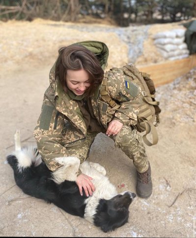 "Ми не граємо в доктора Хауса": ординаторка медичної роти з позивним "Сара" розповіла про умови роботи на фронті "Ми не граємо в доктора Хауса": ординаторка медичної роти з позивним "Сара" розповіла про умови роботи на фронті