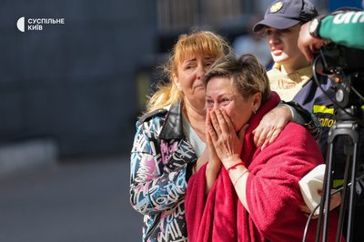У Дарницькому районі Києва кількість загиблих через удар РФ зросла до 24, розбір завалів дев'ятиповерхівки завершено У Дарницькому районі Києва кількість загиблих через удар РФ зросла до 24, розбір завалів дев'ятиповерхівки завершено
