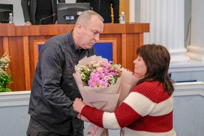 У Черкасах сім’ям загиблих прикордонників вручили державні нагороди У Черкасах сім’ям загиблих прикордонників вручили державні нагороди