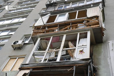 "Спочатку я виніс дитину, потім побіг гасити": мешканець багатоповерхівки про атаку РФ на Одесу 1 червня "Спочатку я виніс дитину, потім побіг гасити": мешканець багатоповерхівки про атаку РФ на Одесу 1 червня