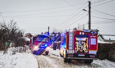 Техніка ДСНС на місці пожежі у Київському районі Харкова Техніка ДСНС на місці пожежі у Київському районі Харкова