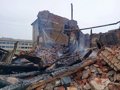 "Ми чули, як він летів над нами". Що відомо про наслідки атаки безпілотників у Верхній Сироватці "Ми чули, як він летів над нами". Що відомо про наслідки атаки безпілотників у Верхній Сироватці