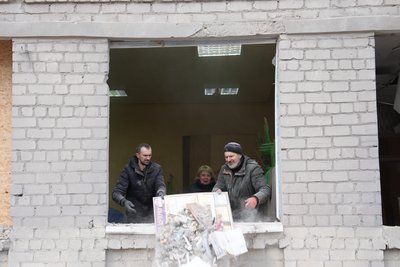 Наслідки влучання російської ракети у Київському районі Харкова, 7 березня 2026 року Наслідки влучання російської ракети у Київському районі Харкова, 7 березня 2026 року