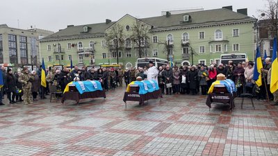 У Рівному попрощались з військовими Павлом Войтком, Андрієм Поліщуком та Миколою Феськовим У Рівному попрощались з військовими Павлом Войтком, Андрієм Поліщуком та Миколою Феськовим