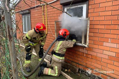 На Дніпропетровщині внаслідок трьох пожеж загинула жінка, вогнеборці врятували двох чоловіків На Дніпропетровщині внаслідок трьох пожеж загинула жінка, вогнеборці врятували двох чоловіків