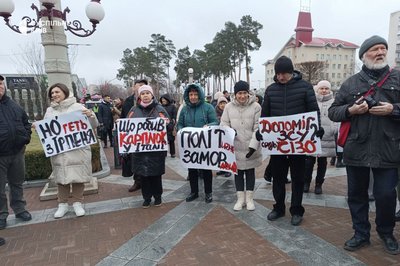 У Ірпені відбулася акція на підтримку очільника міста Маркушина, якого взяли під варту У Ірпені відбулася акція на підтримку очільника міста Маркушина, якого взяли під варту