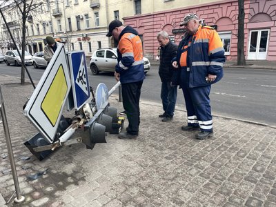 «Не могла стати на ногу»: як почувається Поліна Андрусенко, на яку впав у Полтаві світлофор «Не могла стати на ногу»: як почувається Поліна Андрусенко, на яку впав у Полтаві світлофор
