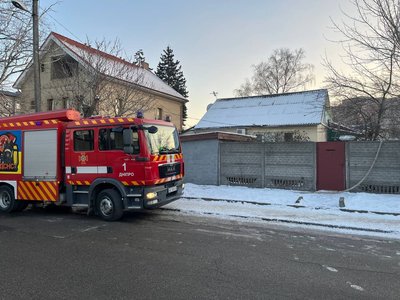 У Дніпрі на Ірпінській горів приватний будинок: поранено людину У Дніпрі на Ірпінській горів приватний будинок: поранено людину