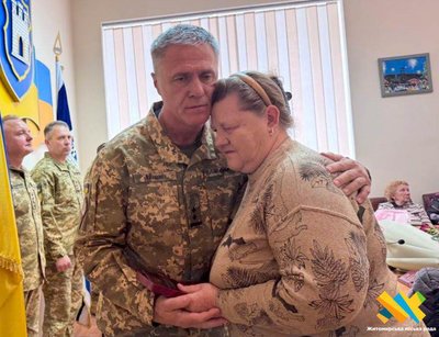 У Житомирі родинам загиблих військових передали державні нагороди У Житомирі родинам загиблих військових передали державні нагороди