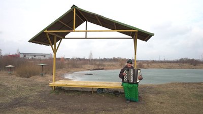 Грає на кнопковому акордеоні у гідропарку на Рівненщині: історія 85-річного Володимира Артюхова Грає на кнопковому акордеоні у гідропарку на Рівненщині: історія 85-річного Володимира Артюхова
