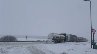 Снігопад на Львівщині: як усувають наслідки негоди на дорогах міста та області Снігопад на Львівщині: як усувають наслідки негоди на дорогах міста та області