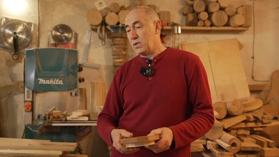 Гойдалка та тризуб: житель Вінниччини створює дерев’яні вироби Гойдалка та тризуб: житель Вінниччини створює дерев’яні вироби