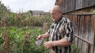 «Речам по 100 років, але бери і працюй»: житель Чернігівщини передав музею знаряддя праці своїх батька, діда та прадіда «Речам по 100 років, але бери і працюй»: житель Чернігівщини передав музею знаряддя праці своїх батька, діда та прадіда