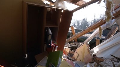 "Наш будинок підскочив, а у сусідки стеля впала": що розповідають очевидці атаки РФ по центру Новгорода-Сіверського "Наш будинок підскочив, а у сусідки стеля впала": що розповідають очевидці атаки РФ по центру Новгорода-Сіверського