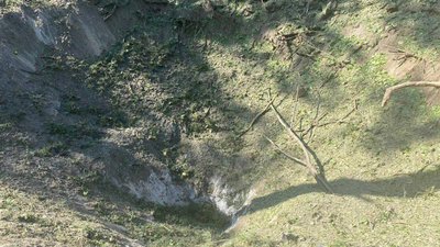 Вирва у землі після ударів росіян по Семенівській громаді на Чернігівщині 18 травня 2024 року Вирва у землі після ударів росіян по Семенівській громаді на Чернігівщині 18 травня 2024 року