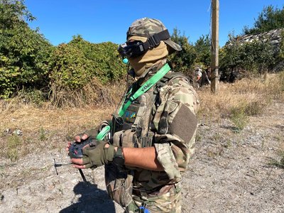 "Чим більше ми їх спалимо, тим менше полетить в нашу сторону": як працюють на прикордонні пілоти FPV-дронів "Чим більше ми їх спалимо, тим менше полетить в нашу сторону": як працюють на прикордонні пілоти FPV-дронів
