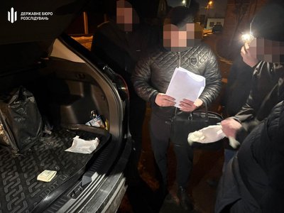 На Волині затримали керівника Держпродспоживслужби на хабарі 2000 доларів На Волині затримали керівника Держпродспоживслужби на хабарі 2000 доларів