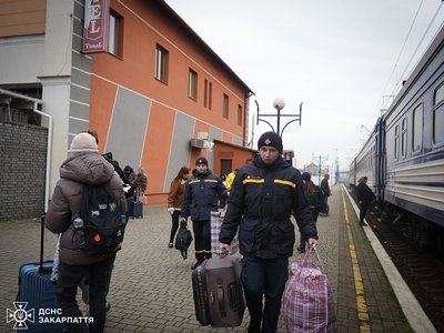У Мукачево прибув евакуаційний потяг із Дніпропетровщини У Мукачево прибув евакуаційний потяг із Дніпропетровщини