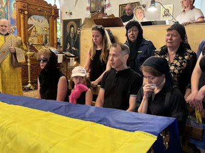 "Був зниклим безвісти". У Сумах провели в останню путь рядового Юрія Храбана "Був зниклим безвісти". У Сумах провели в останню путь рядового Юрія Храбана