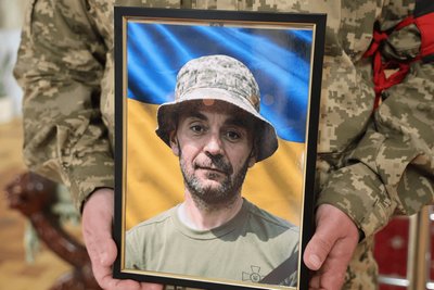 У Луцьку попрощалися з загиблим на Донеччині воїном Валерієм Ткачуком У Луцьку попрощалися з загиблим на Донеччині воїном Валерієм Ткачуком
