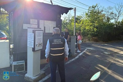 Вільний доступ до моря: в Одесі триває демонтаж незаконних шлагбаумів Вільний доступ до моря: в Одесі триває демонтаж незаконних шлагбаумів