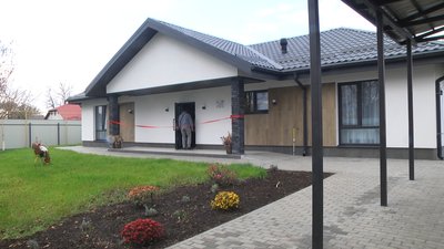 Будинок, до якого переїхала родина Будинок, до якого переїхала родина
