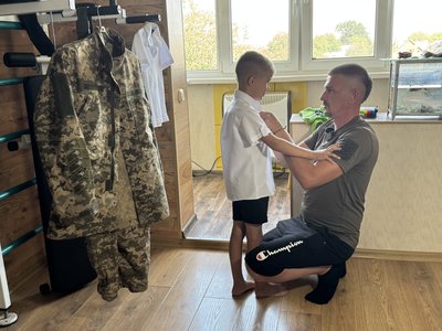 "Раз таке буває в житті": двоє військових-побратимів із Полтавщини відвели дітей до першого класу "Раз таке буває в житті": двоє військових-побратимів із Полтавщини відвели дітей до першого класу