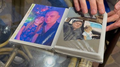 Останні обійми Дениса: історія загиблого воїна з Глухова Дениса Щербакова Останні обійми Дениса: історія загиблого воїна з Глухова Дениса Щербакова