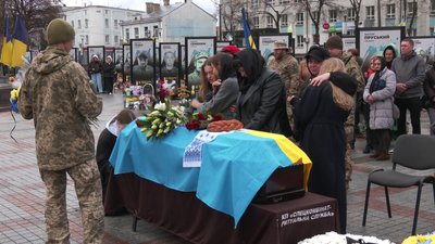 З бійцями Юрієм Харитонюком та Володимиром Смірновим попрощалися у Рівному З бійцями Юрієм Харитонюком та Володимиром Смірновим попрощалися у Рівному