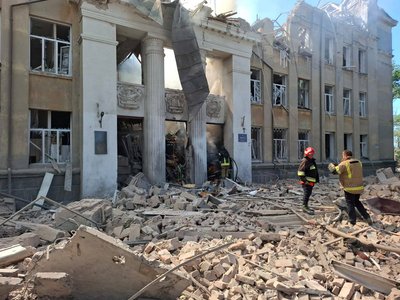 РФ атакувала Білгород-Дністровський балістикою: загинули двоє людей, 12 поранені РФ атакувала Білгород-Дністровський балістикою: загинули двоє людей, 12 поранені