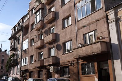 Один із багатоквартирних будинків у Чернівцях Один із багатоквартирних будинків у Чернівцях