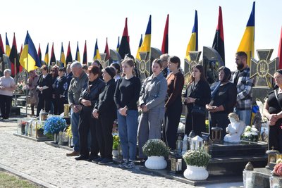 рідні бійців, освячення могил рідні бійців, освячення могил