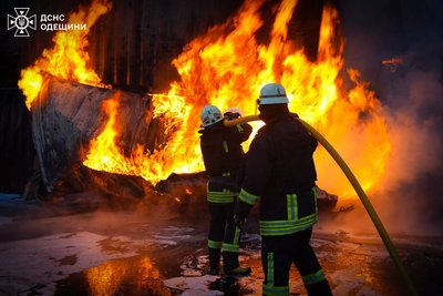 РФ атакувала два порти на Одещині: дві людини загинули, щонайменше вісім поранені РФ атакувала два порти на Одещині: дві людини загинули, щонайменше вісім поранені