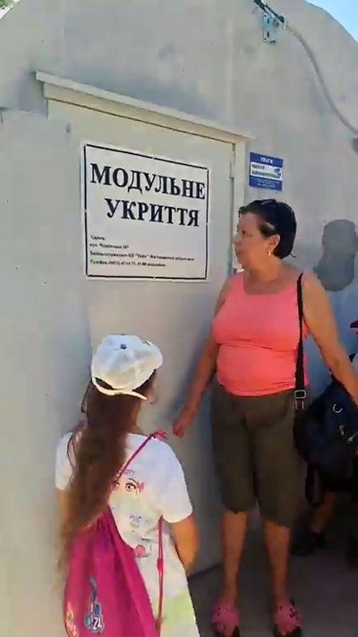 Діти табору "Книголюби" не змогли потрапити в укриття під час тривоги в Житомирі Діти табору "Книголюби" не змогли потрапити в укриття під час тривоги в Житомирі