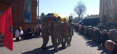 Загинув, евакуюючи побратимів: у Хмельницькому попрощались з військовим Віктором Гершуком Загинув, евакуюючи побратимів: у Хмельницькому попрощались з військовим Віктором Гершуком