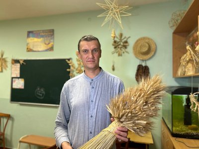 Соломоплетіння у Житомирі: діти та молодь вчаться українського ремесла