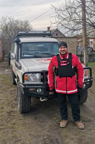 Транспортує поранених військових на сході: історія волонтера Червоного Хреста з Чернівців Транспортує поранених військових на сході: історія волонтера Червоного Хреста з Чернівців