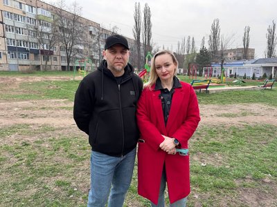 "Страшно, коли ти ховаєш своїх дітей": рік після ракетного удару по дитмайданчику у Кривому Розі "Страшно, коли ти ховаєш своїх дітей": рік після ракетного удару по дитмайданчику у Кривому Розі