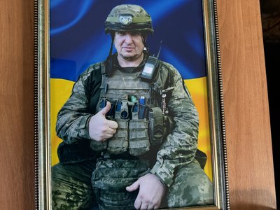 У Херсоні попрощались із загиблими бійцями Олександром Горожанкіним та Віктором Кузьменком У Херсоні попрощались із загиблими бійцями Олександром Горожанкіним та Віктором Кузьменком