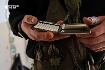 Військовий 34 ОБрБО з позивним "Борода" на позиції групи аеророзвідки на Херсонщині Військовий 34 ОБрБО з позивним "Борода" на позиції групи аеророзвідки на Херсонщині