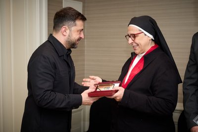 Папа Франциск заповів "значну" суму грошей Україні на карети швидкої допомоги Папа Франциск заповів "значну" суму грошей Україні на карети швидкої допомоги