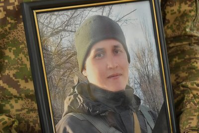 У Луцьку попрощалися з 29-річним бійцем Іллею Пузирніковим