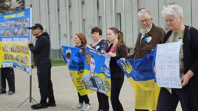 У Ніжині відбулася акція на підтримку безвісти зниклих та військовополонених У Ніжині відбулася акція на підтримку безвісти зниклих та військовополонених