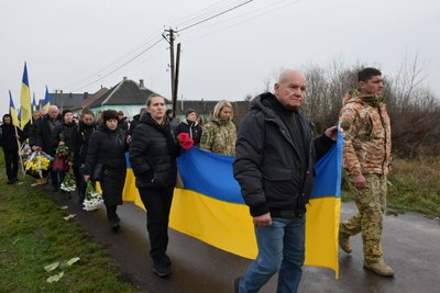 На Закарпатті попрощалися із загиблим захисником Мирославом Матьовкою