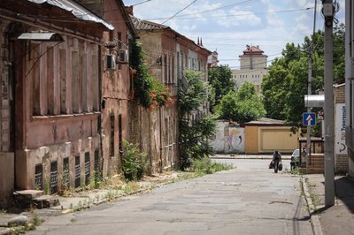 Безперервні атаки РФ на школи, лікарні та житлові райони. Перші дні липня у Херсоні — фото Безперервні атаки РФ на школи, лікарні та житлові райони. Перші дні липня у Херсоні — фото