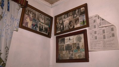 Фото у будинку Антоніни Ісько Фото у будинку Антоніни Ісько
