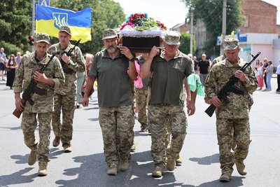 "На щиті": на Черкащині попрощалися із ? захисниками "На щиті": на Черкащині попрощалися із ? захисниками